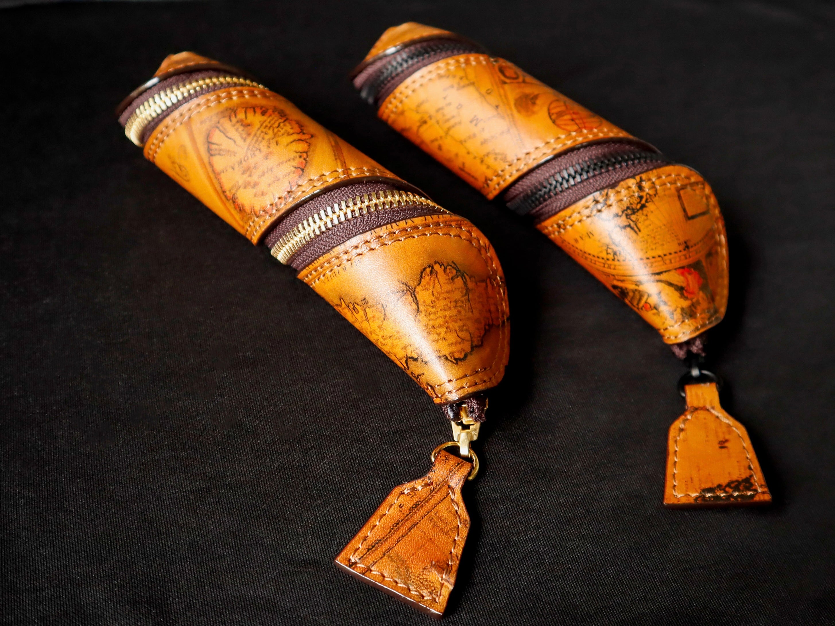 本革ロールファスナーペンケース 〜アンティーク風地図(キャメル)〜