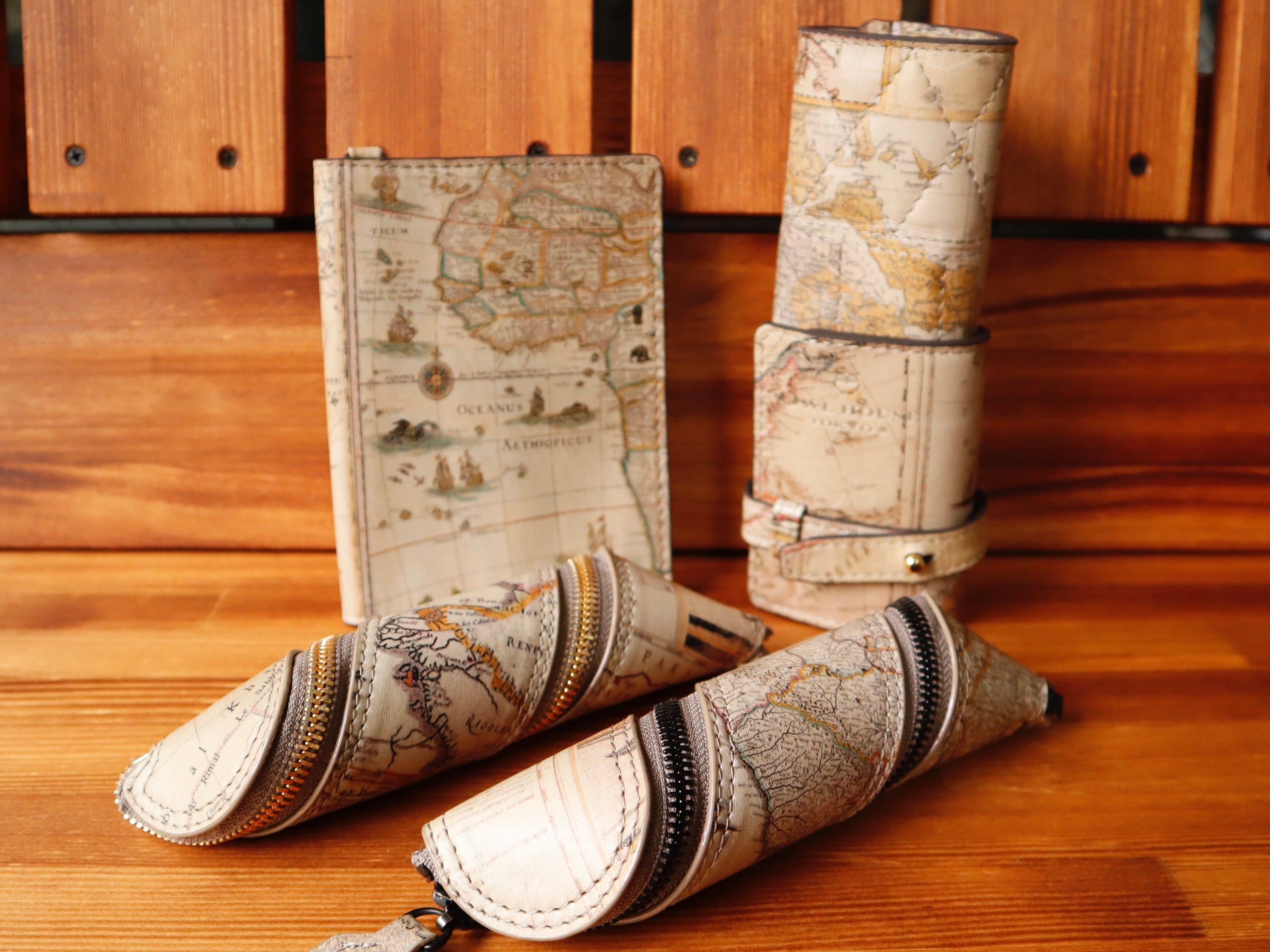 Leather roll fastener pen case ~Antique style map~(ivory)