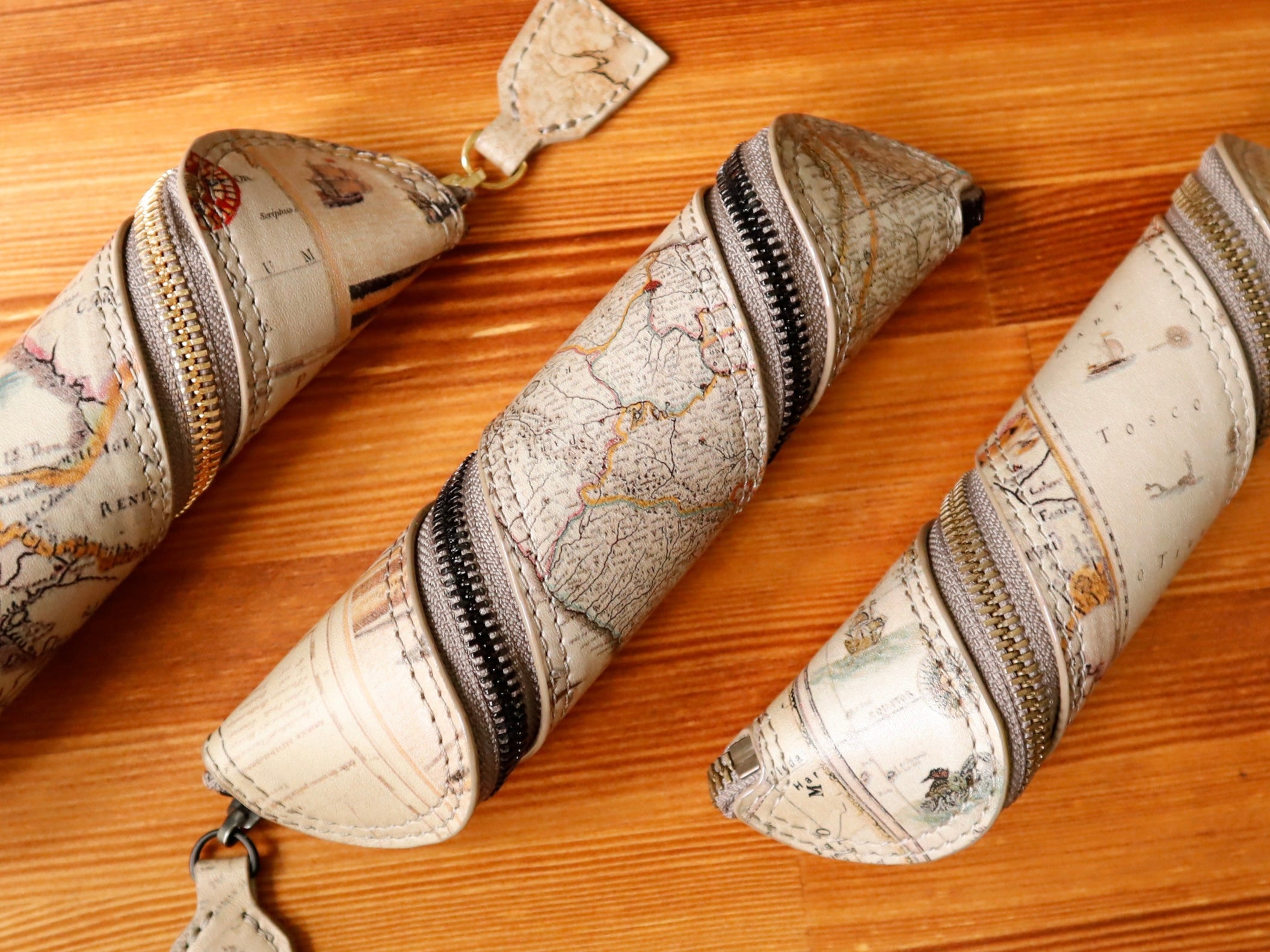 Leather roll fastener pen case ~Antique style map~(ivory)