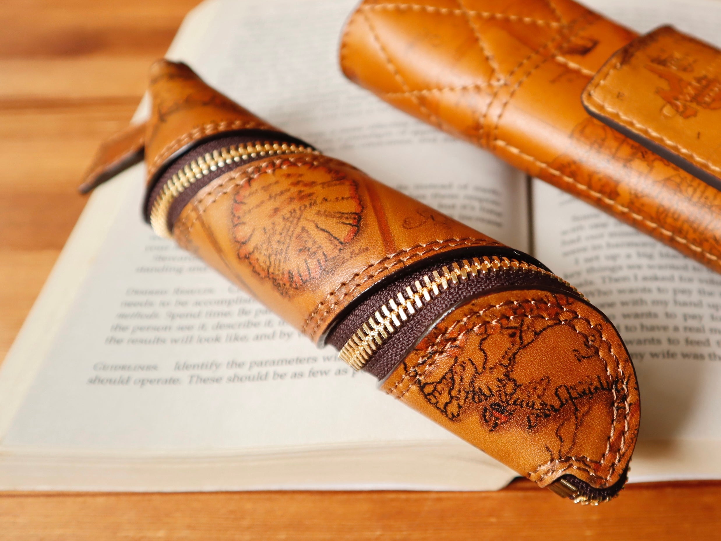 Leather roll fastener pen case ~Antique style map~(camel)